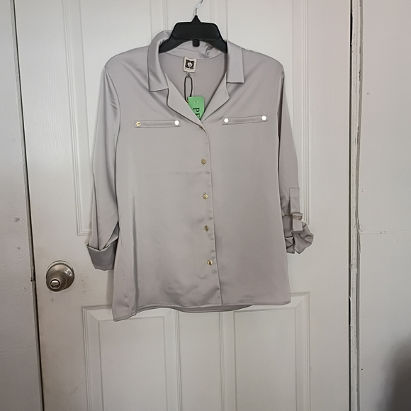Elegant Gray Button-Up Blouse - Picture 1 of 9